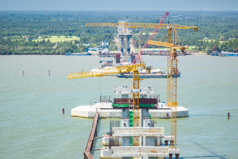 Cầu Đại Ngãi 1 dần lộ rõ hình hài sau hơn một năm thi công