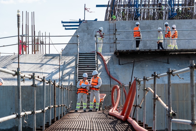 Liên danh nhà thầu duy trì 30 mũi thi công với gần 300 nhân sự, 82 thiết bị hoạt động liên tục