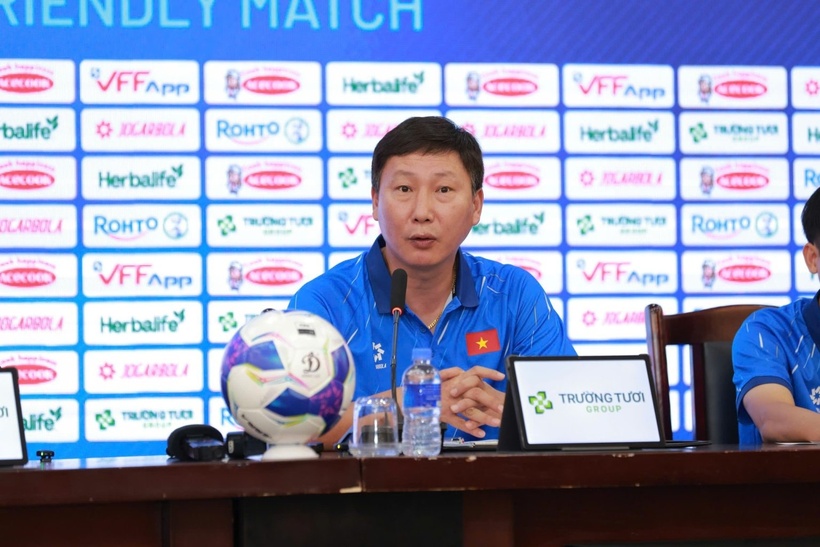 HLV Kim Sang-sik hạ quyết tâm cùng đội tuyển Việt Nam đánh bại Bangladesh trong trận giao hữu FIFA Days tháng 3/2026.