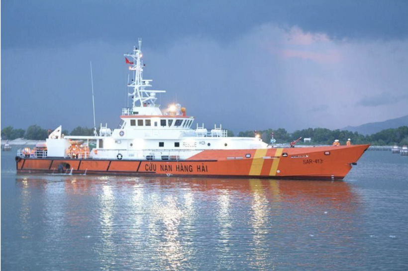 Tàu SAR 413 rời cầu cảng, xuất phát đi cứu nạn