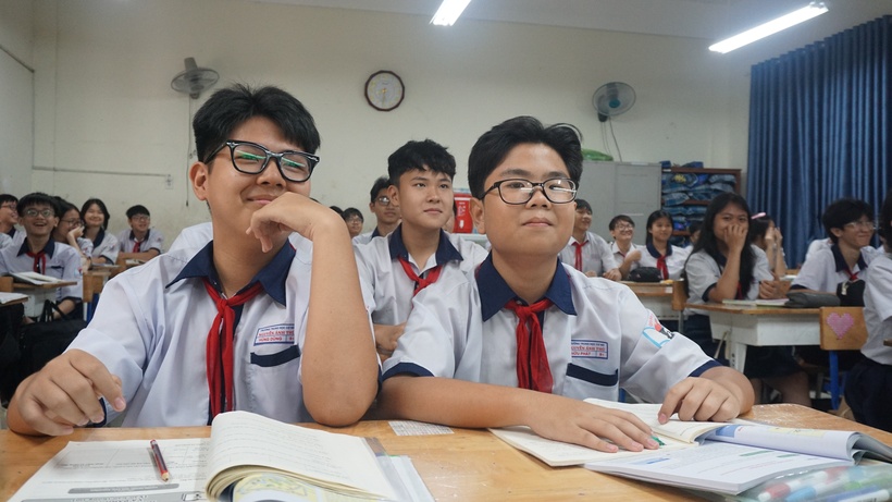 Kỳ thi lớp 10 tại TP.HCM, học sinh được đăng ký tối đa tám nguyện vọng gồm ba nguyện vọng thường, hai nguyện vọng chuyên và ba nguyện vọng tích hợp.