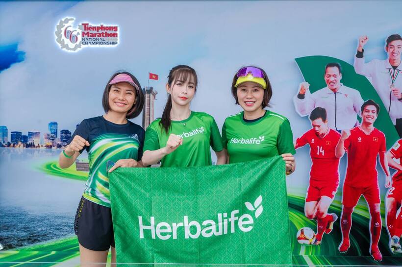 VĐV Châu Tuyết Vân cùng TV Herbalife tiếp tục chinh phục thử thách tại Marathon Tiền Phong 2026