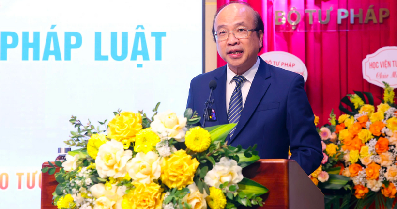 Ông Phan Chí Hiếu, Thứ trưởng Bộ Tư pháp phát biểu tại Hội nghị.