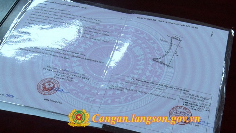 Giấy Chứng nhận quyền sử dụng đất giả của đối tượng Đinh Văn Thượng bị lực lượng Công an phát hiện, thu giữ
