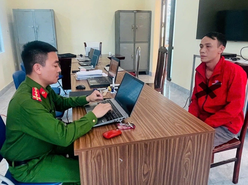 Đối tượng Nguyễn Văn Công tại cơ quan công an. Ảnh: Cổng thông tin điện tử Công an thành phố Hải Phòng.