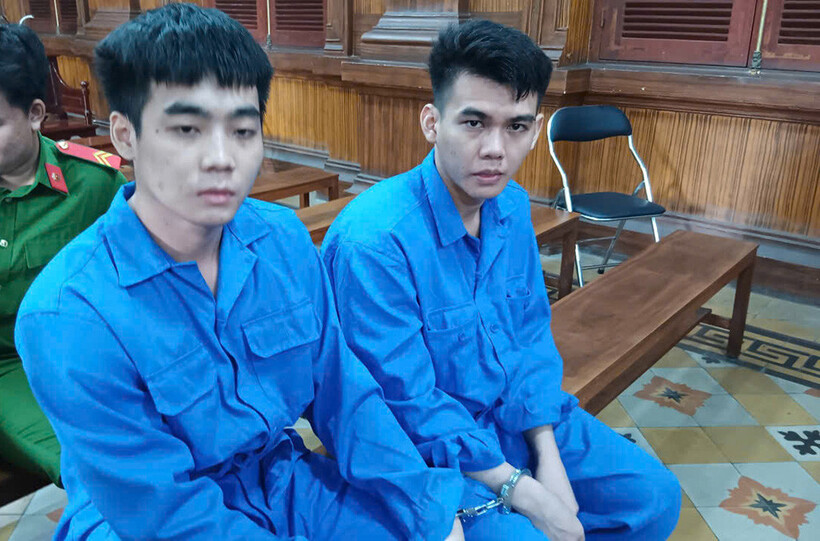 Hai bị cáo Quốc, Đăng tại tòa. Ảnh: Vietnamnet