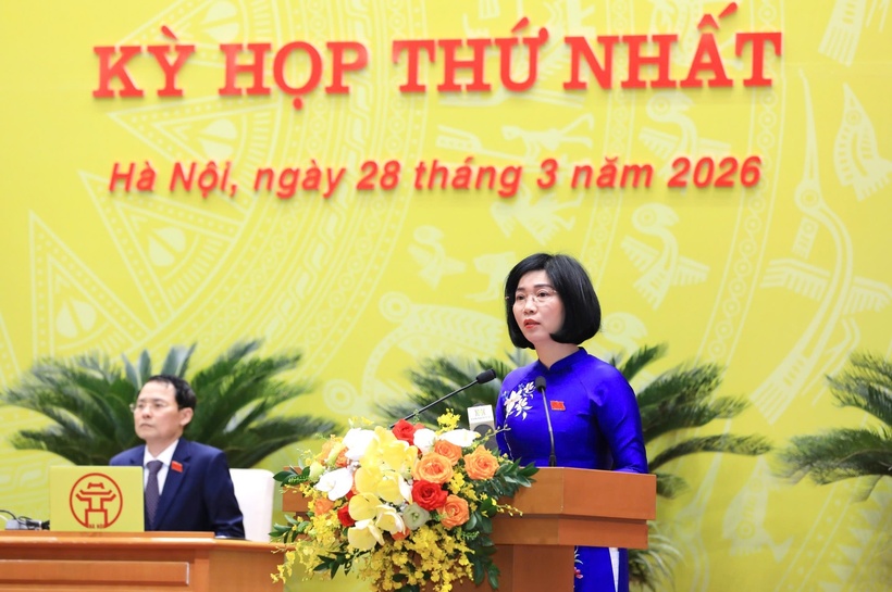 Chủ tịch HĐND Thành phố Phùng Thị Hồng Hà phát biểu nhận nhiệm vụ.