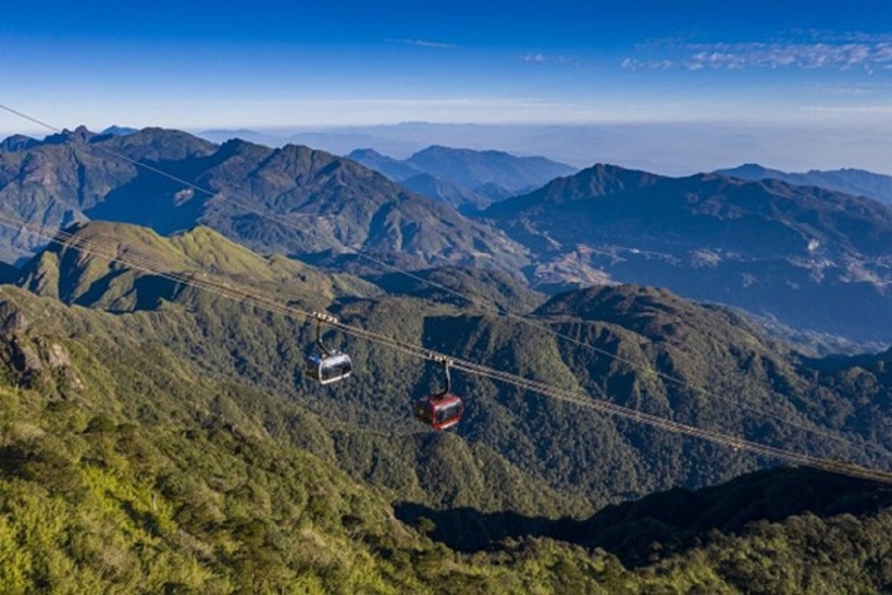 Sun World Fansipan Legend vận hành với hệ thống cáp treo 3 dây đạt 2 kỷ lục Guinness khi ra mắt. Ảnh: Ánh Dương