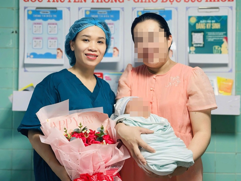 Em bé chào đời nặng 5,1 kg. Ảnh: VTC News.