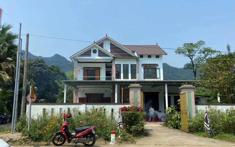 Người thân lo hậu sự cho bà Đinh Thị Thanh T. (mẹ vợ Đạo).
