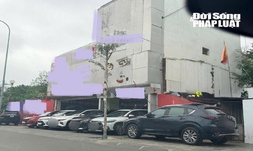 Nhiều showroom xe cũ trên đường Lê Văn Lương trong tình trạng chờ khách giữa thời điểm thị trường khá trầm lắng.