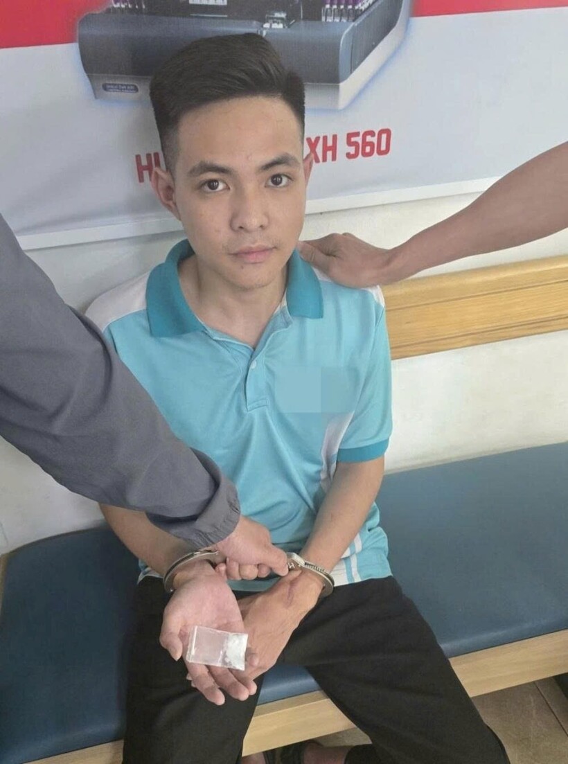 Đối tượng Hiếu cùng vật chứng. Ảnh: Công an tỉnh Hưng Yên.