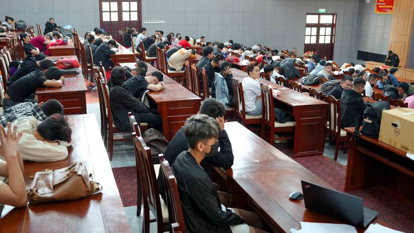 Lực lượng Bộ đội Biên phòng làm việc với các đối tượng.