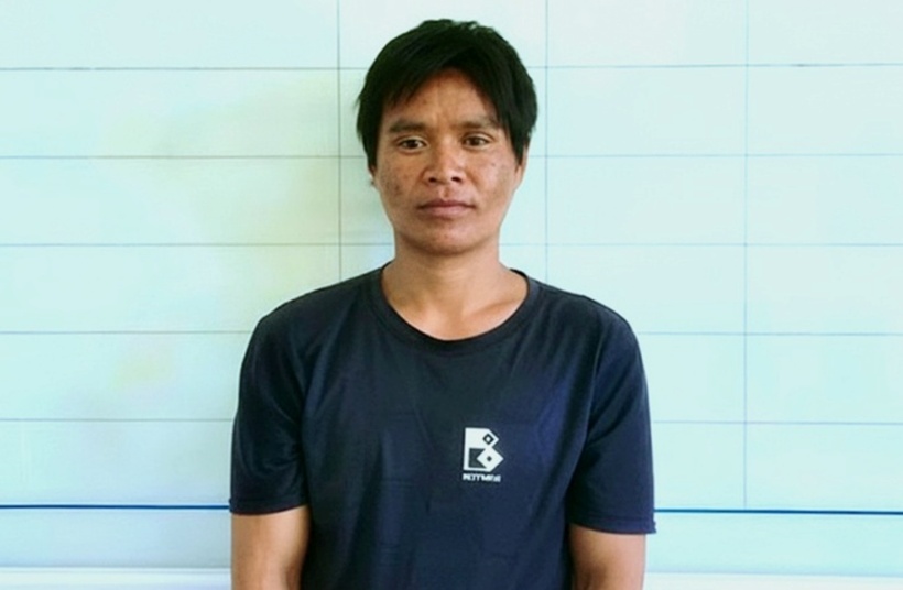 A Triêk bị bắt sau nhiều tháng sống như người rừng trong rừng sâu để trốn lệnh truy nã. (Ảnh: Công an xã Đăk Mar)