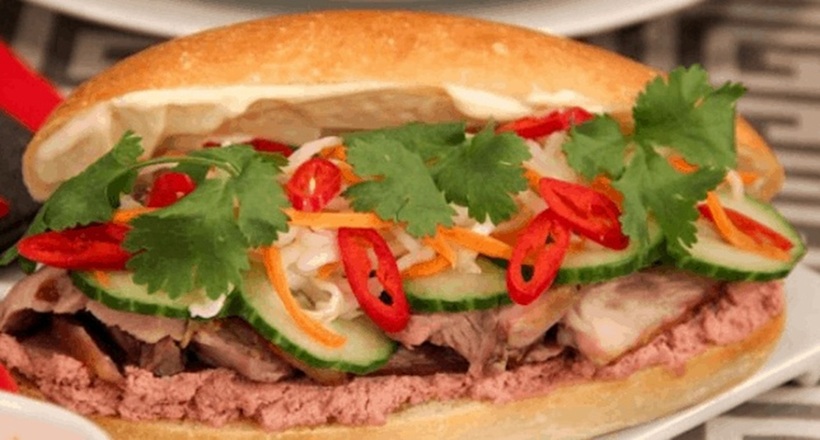 Bánh mì không chỉ là một món ăn sáng nhanh gọn mà từ lâu đã trở thành biểu tượng văn hóa ẩm thực của TP.HCM.