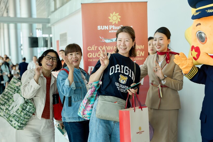 Tiếp viên SPA chào đón du khách