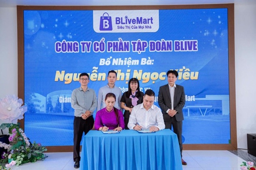 Đông đảo khách hàng, đối tác, nhà phân phối đã đến tham dự buổi lễ . Bà Nguyễn Thị Ngọc Kiều đã thực hiện kí kết hợp tác cùng Blive Mart.