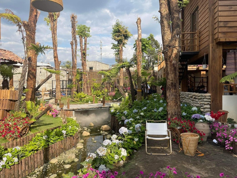 Nếu bạn muốn trốn khỏi sự ồn ào của phố thị để tìm về vẻ đẹp mộc mạc của vùng cao, Tiệm Cà Phê Noọng Ơi chính là lựa chọn số một.