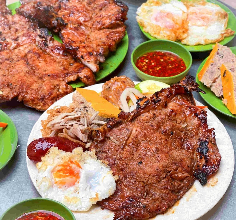 Cơm tấm - một trong những món ăn đặc biệt được yêu thích ở Sài Gòn.