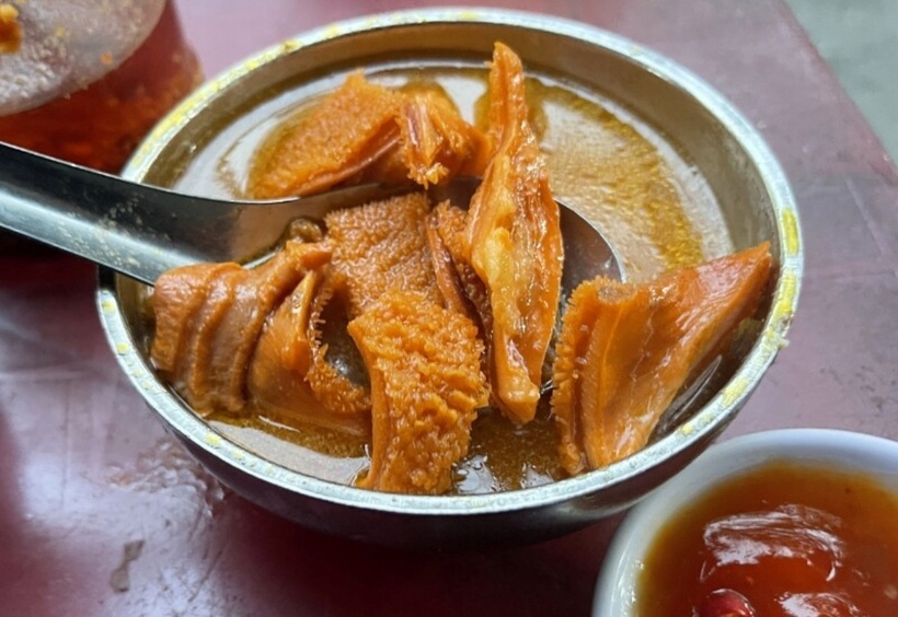 Phá lấu là món ăn vặt quen thuộc ở TP.HCM, có nguồn gốc từ ẩm thực người Hoa.