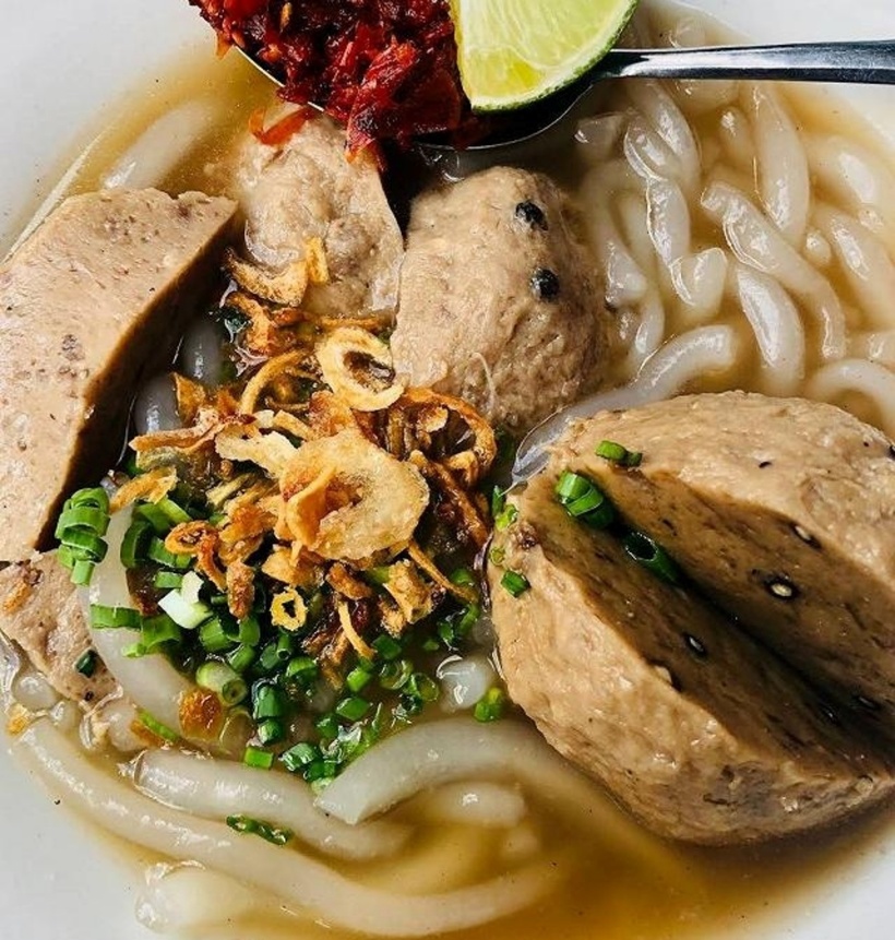 Nếu bạn là tín đồ của món bánh canh giò heo, đừng bỏ qua những địa chỉ nổi tiếng để có dịp thưởng thức những tô bánh canh nóng hổi, đậm đà và ngon nức tiếng giữa lòng TP.HCM.