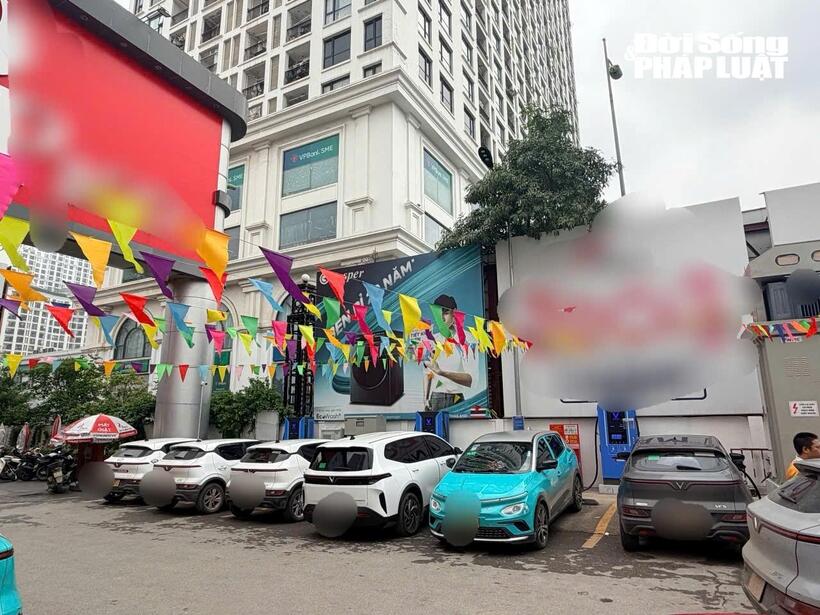 Trạm sạc được lắp đặt tại nhiều khu vực, đáp ứng nhu cầu sạc cho người dân.