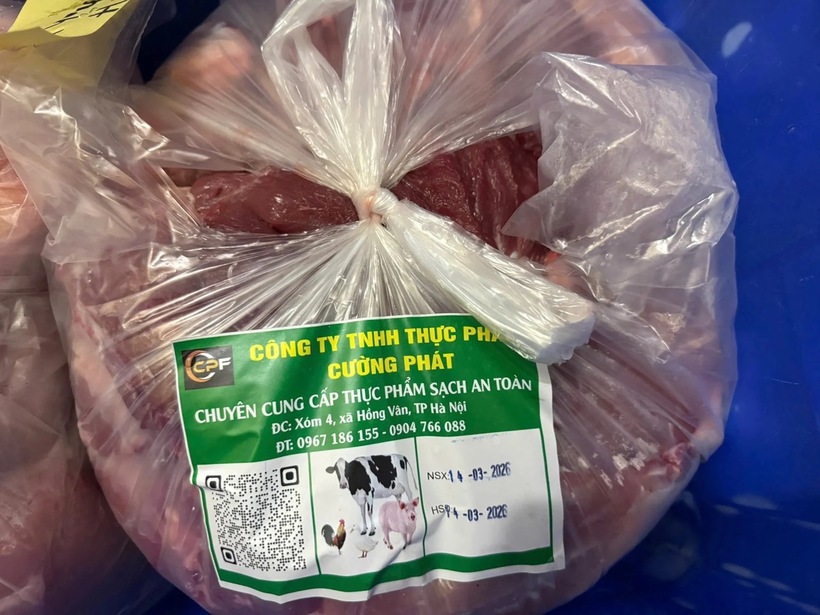 Thịt lợn bệnh được phát hiện cung cấp vào bếp ăn một trường học tại Hà Nội. Ảnh: NTCC