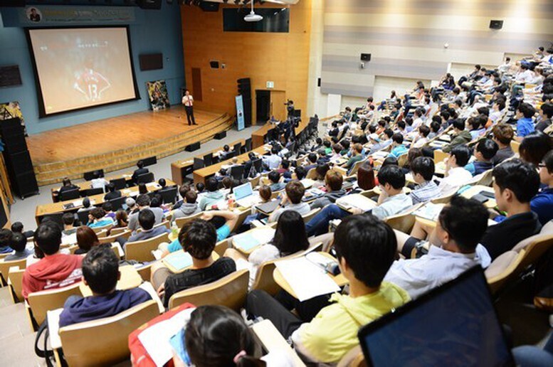 Có một số thay đổi về điều kiện để được công nhận là đại học. Ảnh: Báo Chính Phủ