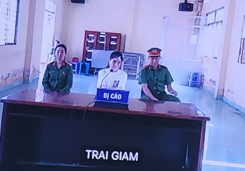 Bị cáo Trần Nguyễn Thu Trang tại phiên tòa xét xử sơ thẩm trực tuyến. Ảnh: Công an Nhân dân