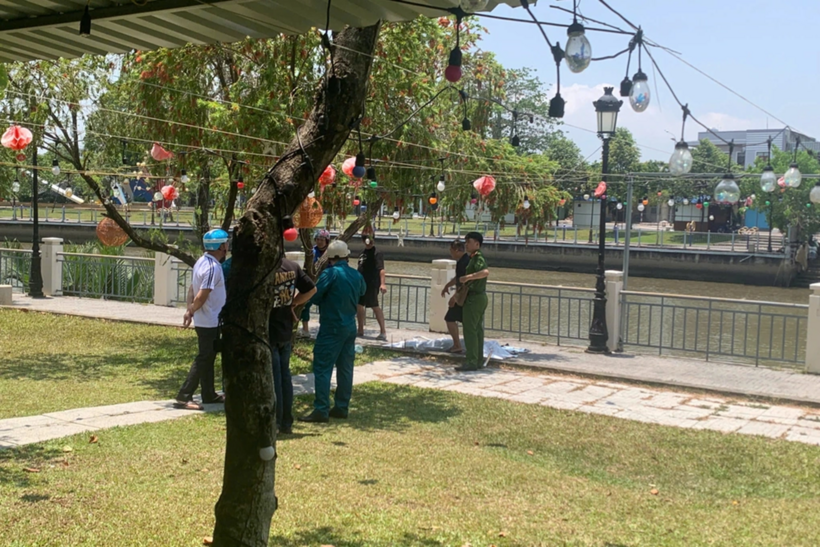 Công an phong tỏa, bảo vệ hiện trường. Ảnh: Dân Trí