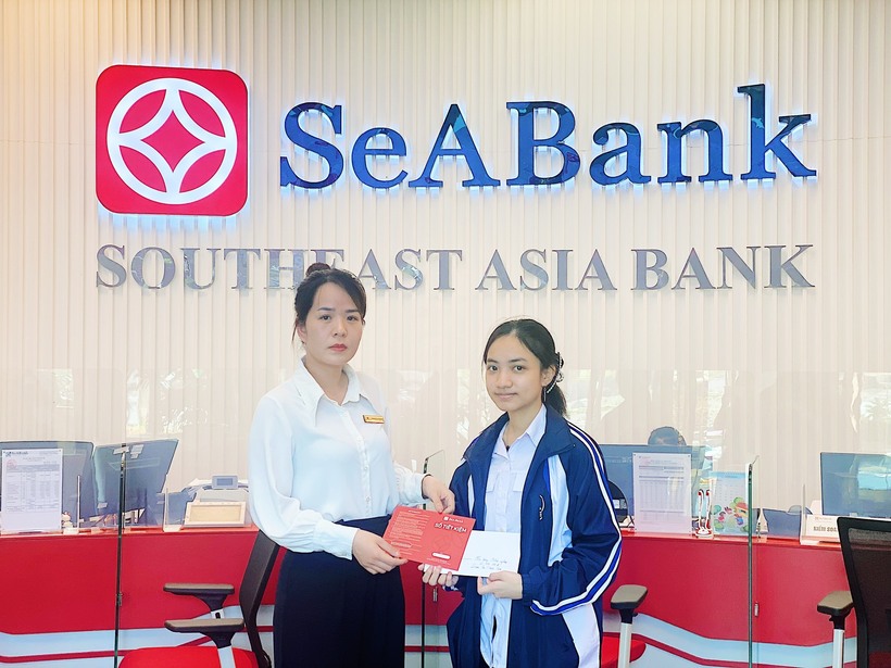 Em Thảo trong ngày nhận học bổng khởi nghiệp từ Quỹ SeADreams