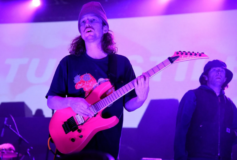 Brady Ebert đang bị tạm giam.