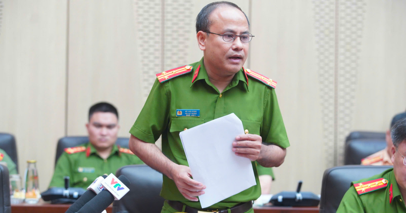 Thượng tá Hồ Văn Hùng, Cục Phó C03 tại buổi họp báo.