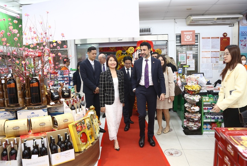 Bộ trưởng Bộ Thương mại Quốc tế Canada thăm siêu thị BRGMart Phạm Ngọc Thạch - 1