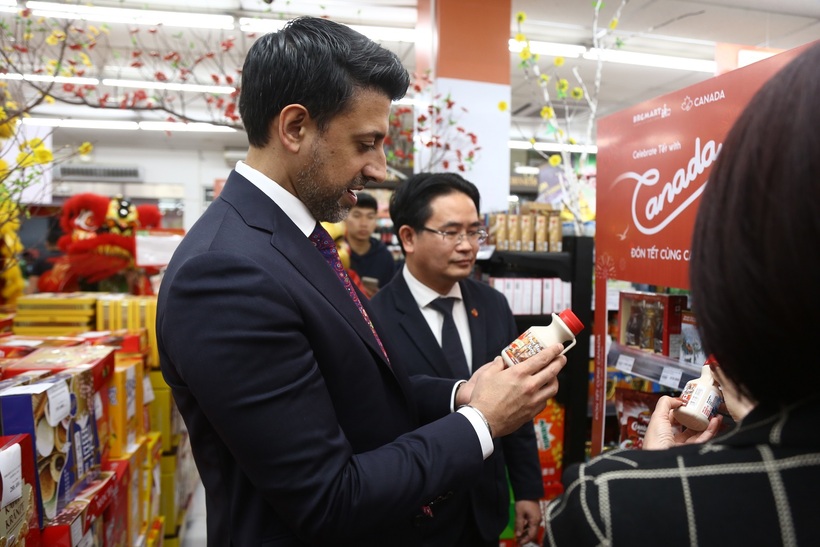Bộ trưởng Bộ Thương mại Quốc tế Canada thăm siêu thị BRGMart Phạm Ngọc Thạch - 3