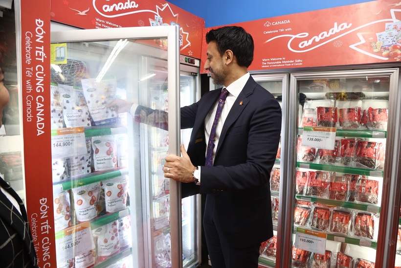 Bộ trưởng Bộ Thương mại Quốc tế Canada thăm siêu thị BRGMart Phạm Ngọc Thạch - 5