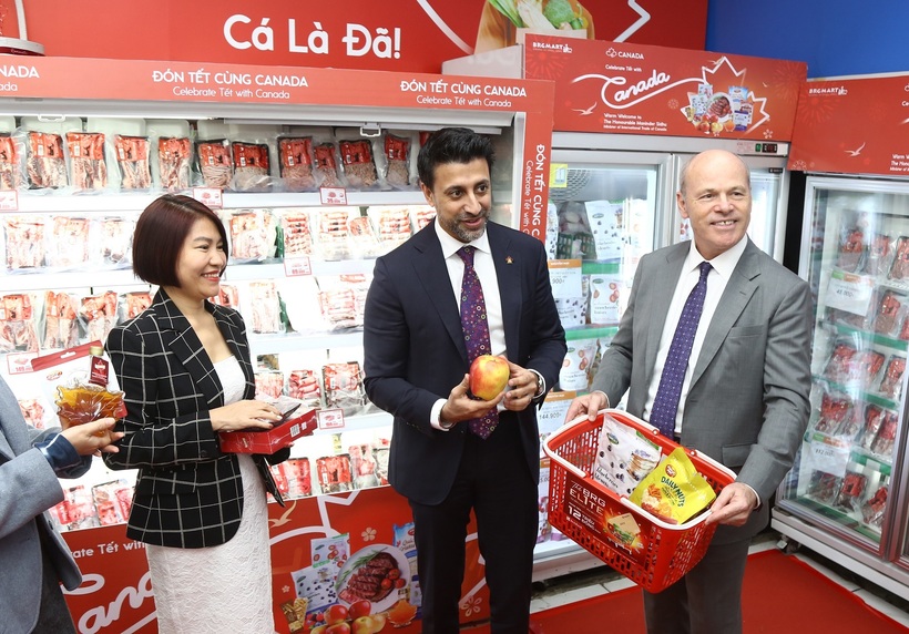 Bộ trưởng Bộ Thương mại Quốc tế Canada thăm siêu thị BRGMart Phạm Ngọc Thạch - 6