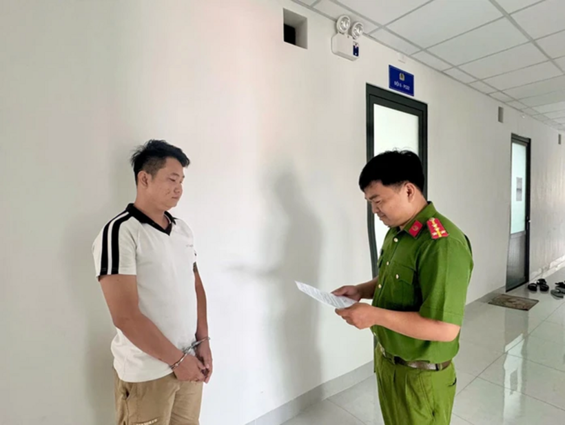 Công an TP.HCM thi hành lệnh bắt cựu nhân viên ngân hàng
