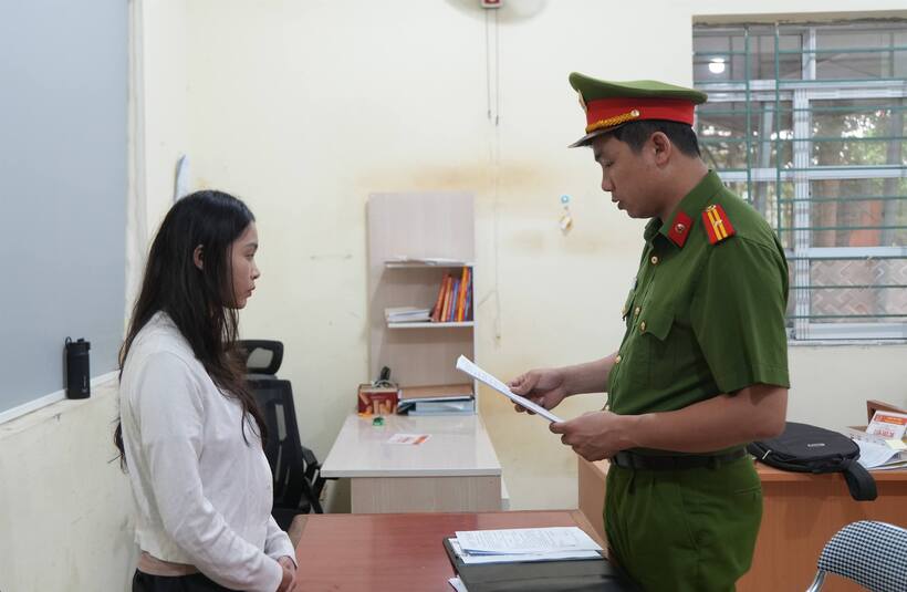 Bắt bị can Triệu Thị Dung để tạm giam. Ảnh: Công an Cao Bằng