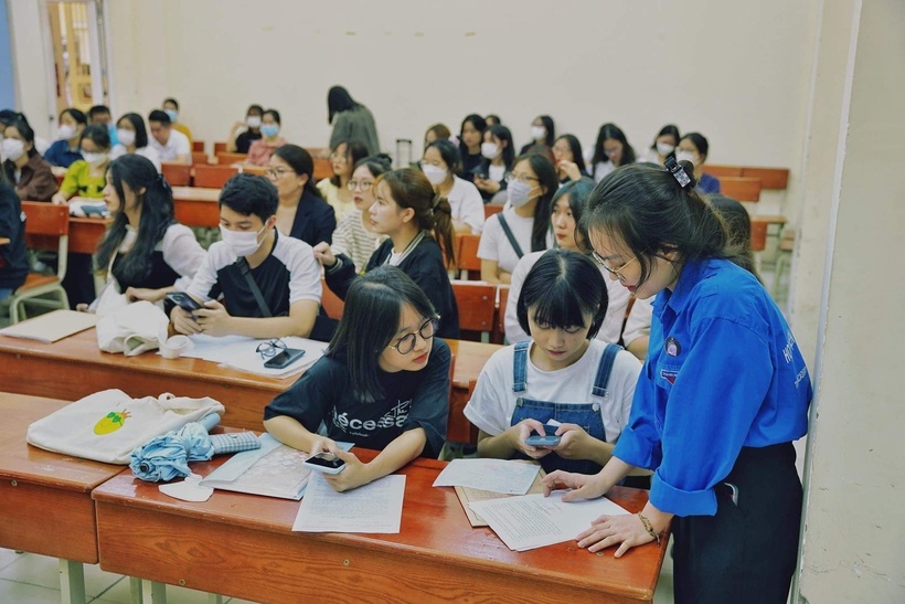 Theo các chuyên gia, trong bối cảnh hiện nay, việc lựa chọn ngành học không còn chỉ là câu chuyện điểm số, mà còn là bài toán tài chính dài hạn. Ảnh minh họa