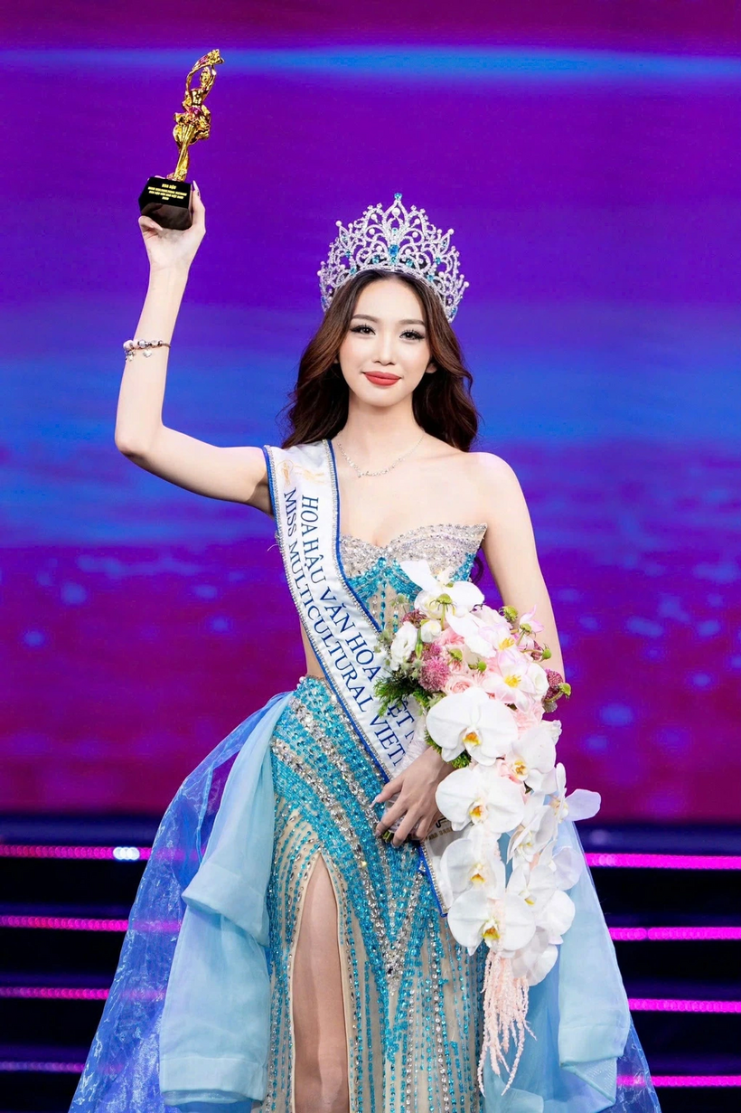 Nguyễn Trần Hà Linh đăng quang Hoa hậu Văn hóa Việt Nam 2026 (Ảnh: Ban tổ chức)