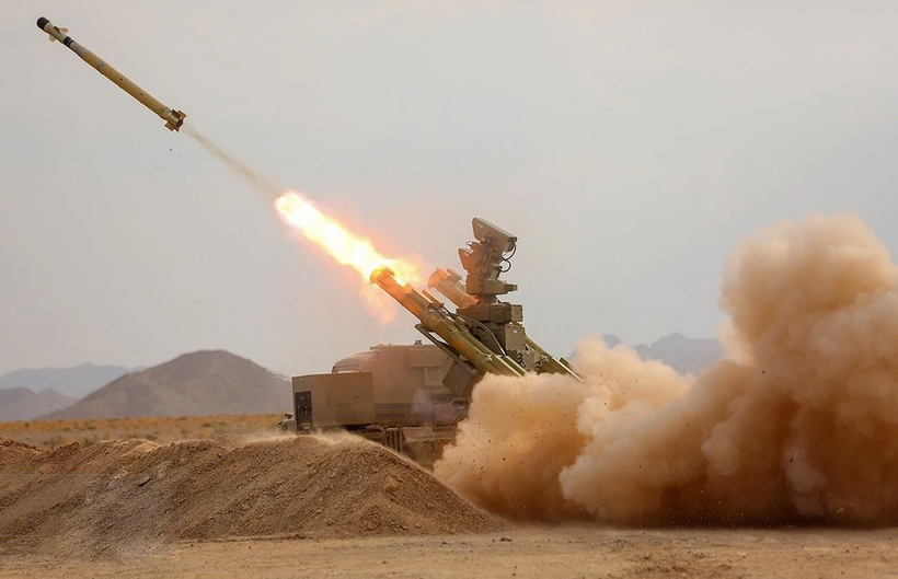 Tên lửa AD-08 Majid Iran không cần radar, dùng công nghệ hồng ngoại thụ động bắn hạ F-15 Mỹ. Ảnh: militarywatchmagazine.com