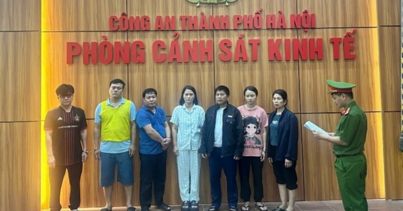 Các đối tượng trong đường dây tại cơ quan công an.