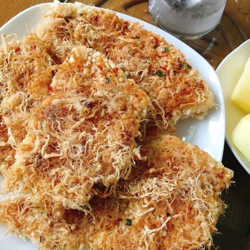 Cơm cháy chà bông là món ăn vặt hấp dẫn, phù hợp để ăn chơi, nhâm nhi hoặc mua làm quà cho người thân và bạn bè.