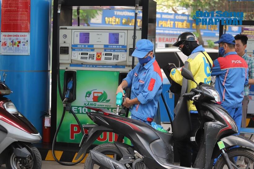 Từ tháng 8/2025 đến nay, PVOIL đã thí điểm bán xăng E10RON95  tại 50 cửa hàng ở Hà Nội, Hải Phòng, Đà Nẵng và TP.HCM, ghi nhận phản hồi tích cực với sản lượng tiêu thụ tăng dần và chưa phát sinh phản ánh về chất lượng