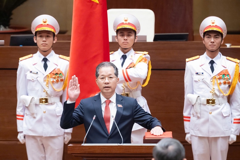 Chánh án TAND Tối cao Nguyễn Văn Quảng tuyên thệ (Ảnh: Media Quốc hội).