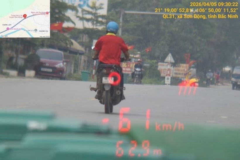 Xe mô tô chạy quá tốc độ trên Quốc lộ 32, xã Sơn Động, tỉnh Bắc Ninh. (Ảnh: Công an tỉnh Bắc Ninh)