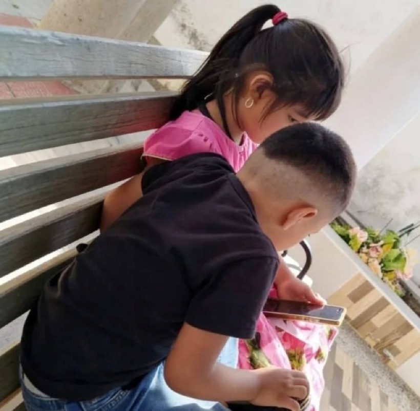 Saori Guevara Tiller (8 tuổi) và em trai Darien (5 tuổi). Ảnh: Metro.