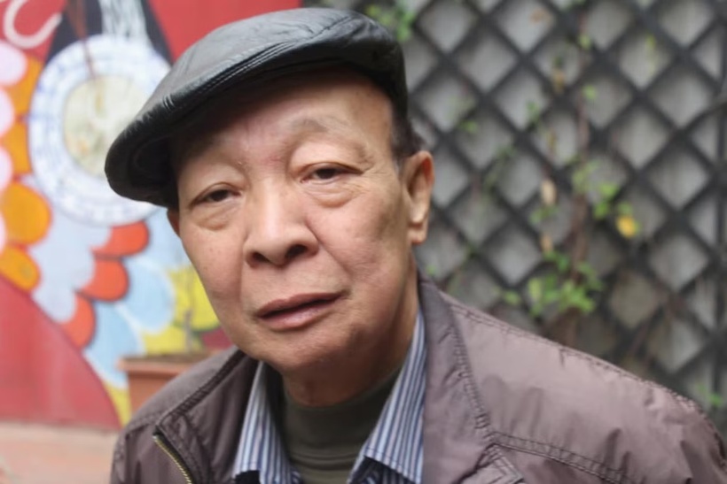 Nhà thơ Nguyễn Đức Mậu qua đời trên một chuyến xe buýt. Ảnh: Hoàng Thu Phố.