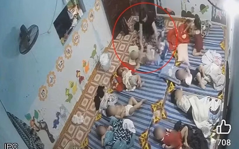 Hình ảnh giáo viên có hành động mạnh tác động lên trẻ được cắt từ video gây bức xúc